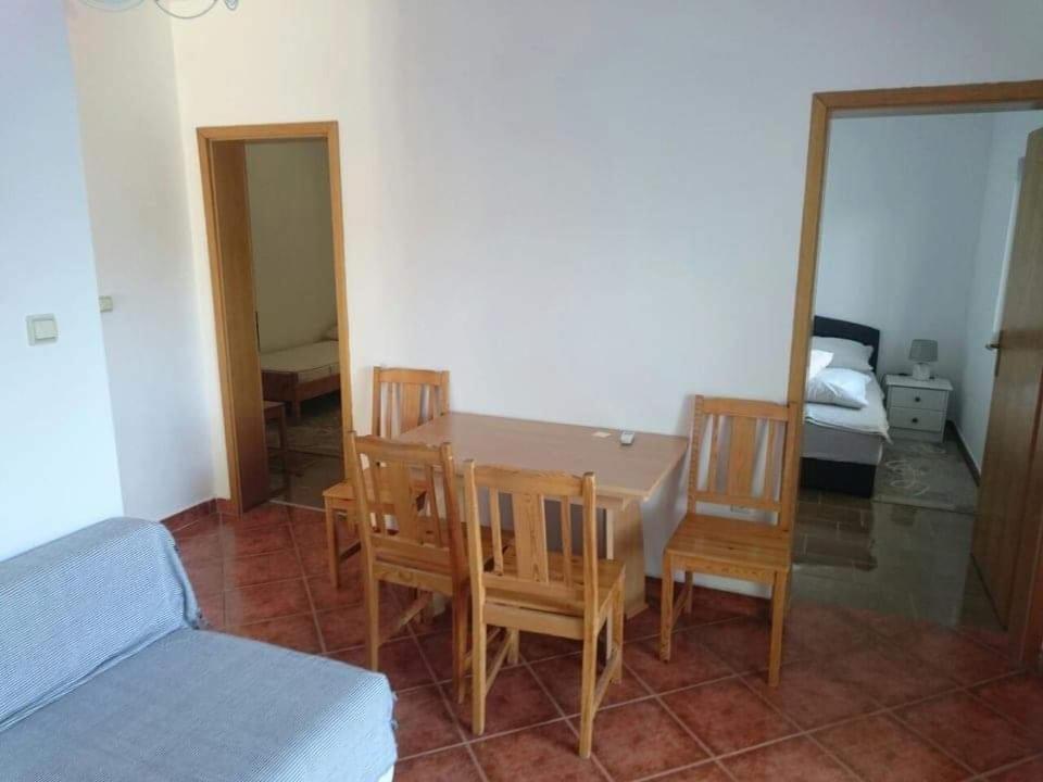 Gizmo Apartments Gornji Karin Exterior foto